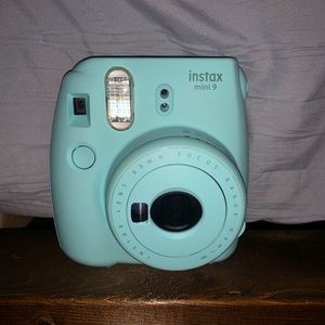 Instax Mini 9 polaroid camera w/4 film